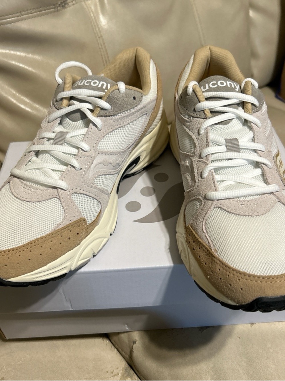 Saucony White Mesh & Tan Suede Running Sneakers